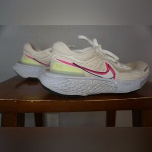 NIKE ZOOM X INVINCIBLE  RUN FLYKNIT